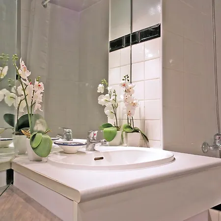 Studio Louvre Palais Royal Apartment